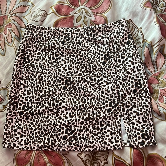 Privé Split Hem Leopard Mini Skirt - Picture 3 of 5